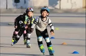 玩轮滑要注意儿童发育